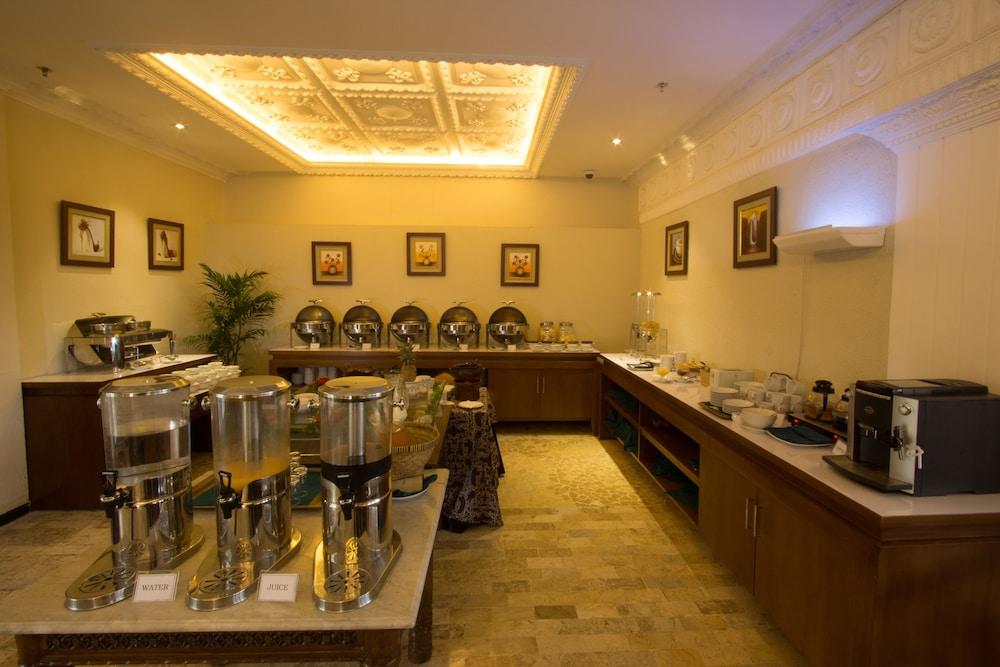 D'Salvatore Boutique Hotel Yogyakarta Maguwo Buitenkant foto
