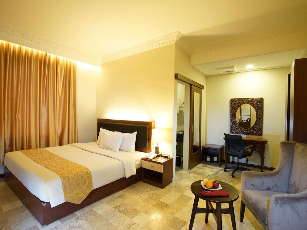 D'Salvatore Boutique Hotel Yogyakarta Maguwo Buitenkant foto