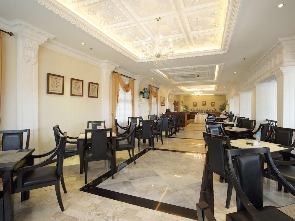D'Salvatore Boutique Hotel Yogyakarta Maguwo Buitenkant foto
