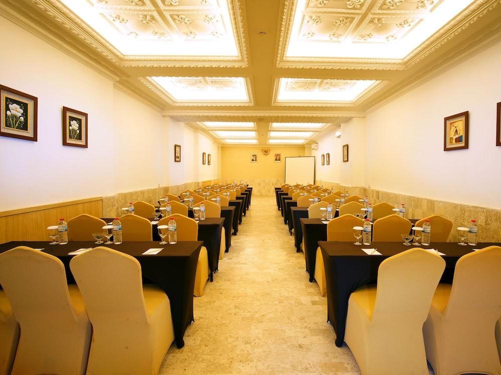 D'Salvatore Boutique Hotel Yogyakarta Maguwo Buitenkant foto