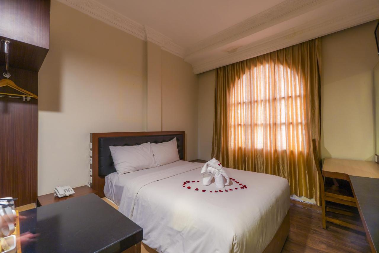 D'Salvatore Boutique Hotel Yogyakarta Maguwo Buitenkant foto
