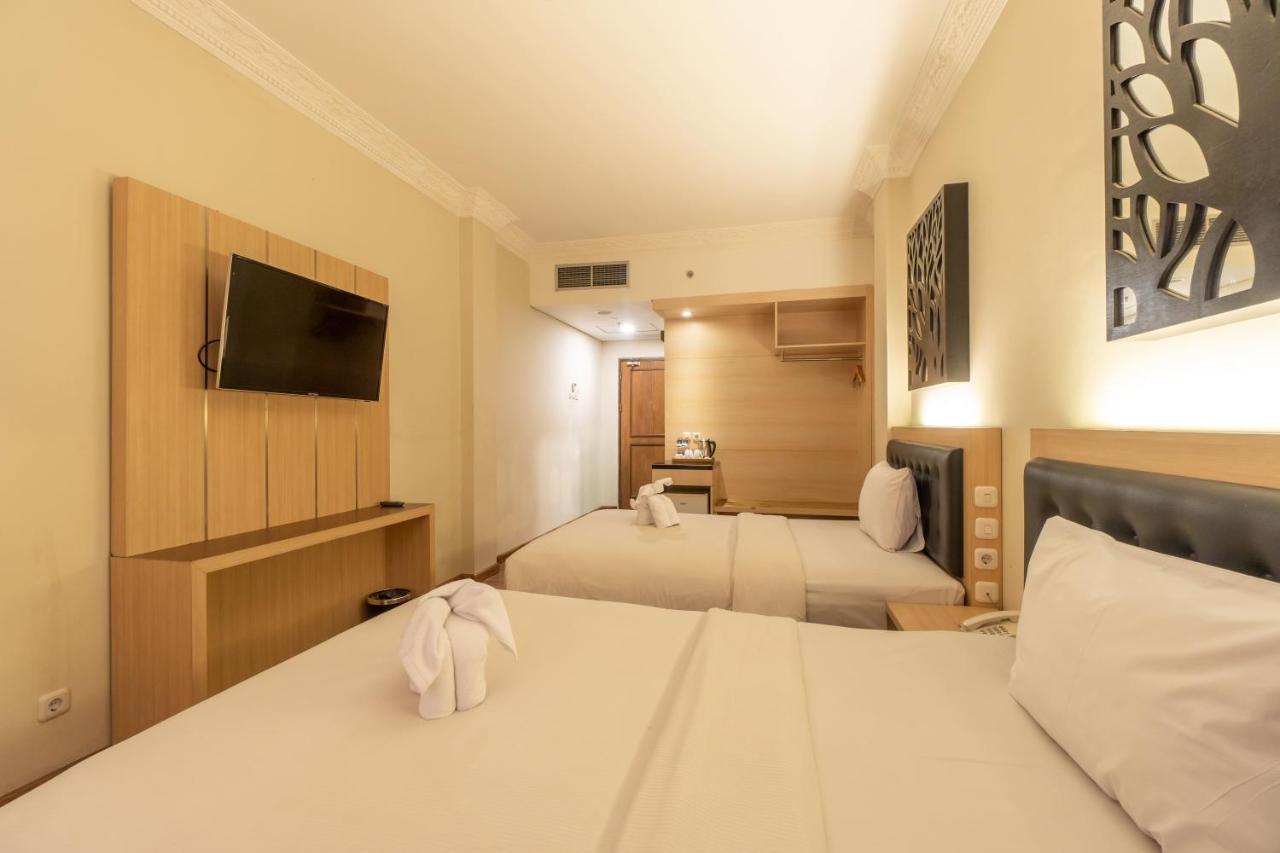 D'Salvatore Boutique Hotel Yogyakarta Maguwo Buitenkant foto