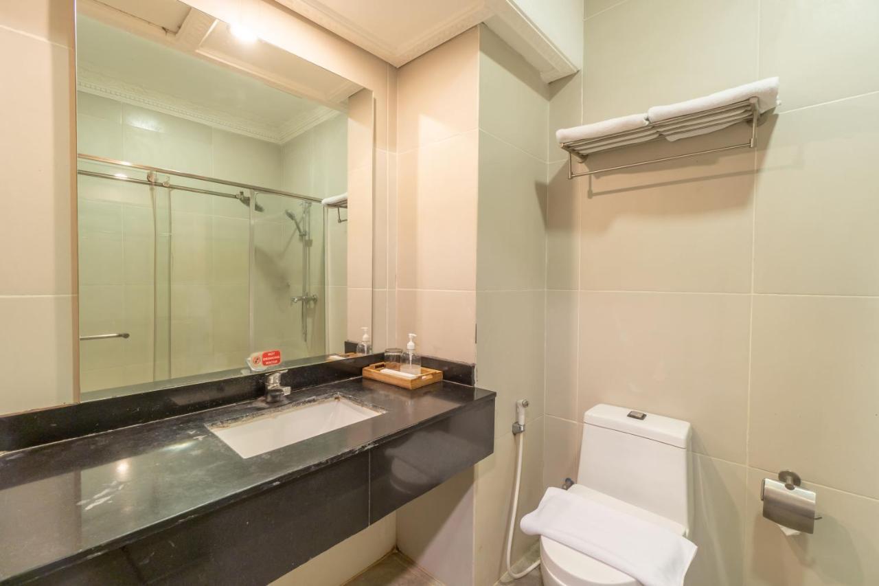D'Salvatore Boutique Hotel Yogyakarta Maguwo Buitenkant foto