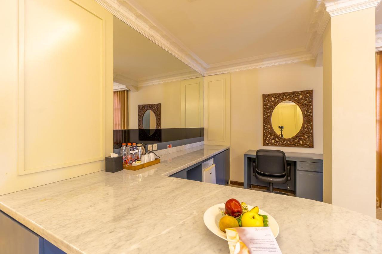 D'Salvatore Boutique Hotel Yogyakarta Maguwo Buitenkant foto