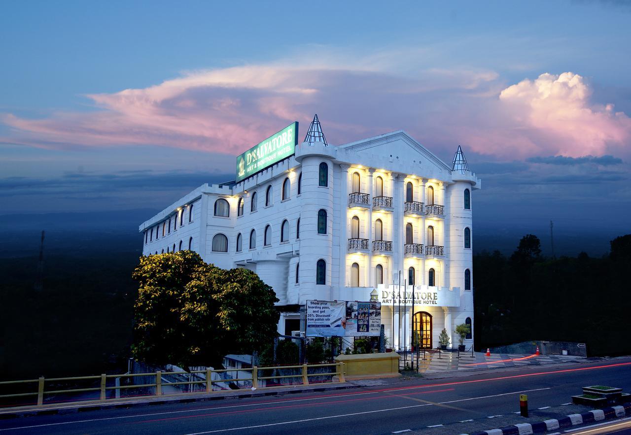 D'Salvatore Boutique Hotel Yogyakarta Maguwo Buitenkant foto