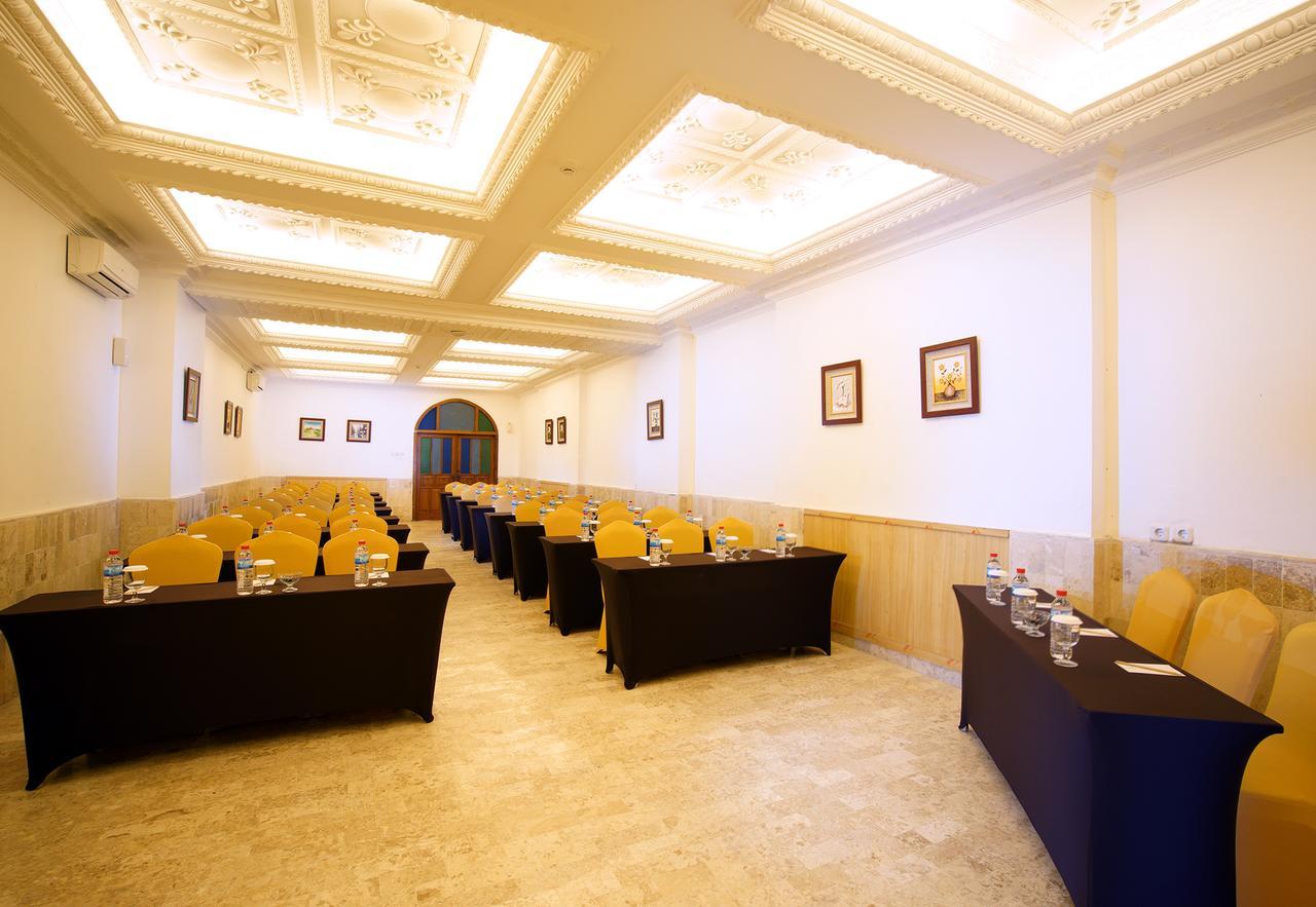 D'Salvatore Boutique Hotel Yogyakarta Maguwo Buitenkant foto