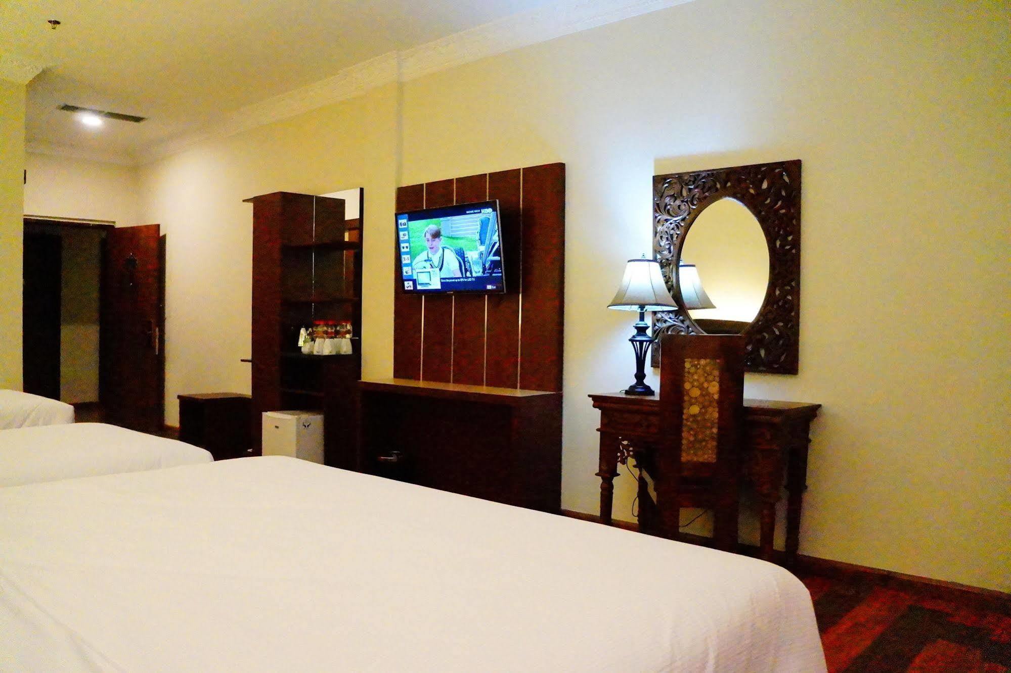 D'Salvatore Boutique Hotel Yogyakarta Maguwo Buitenkant foto