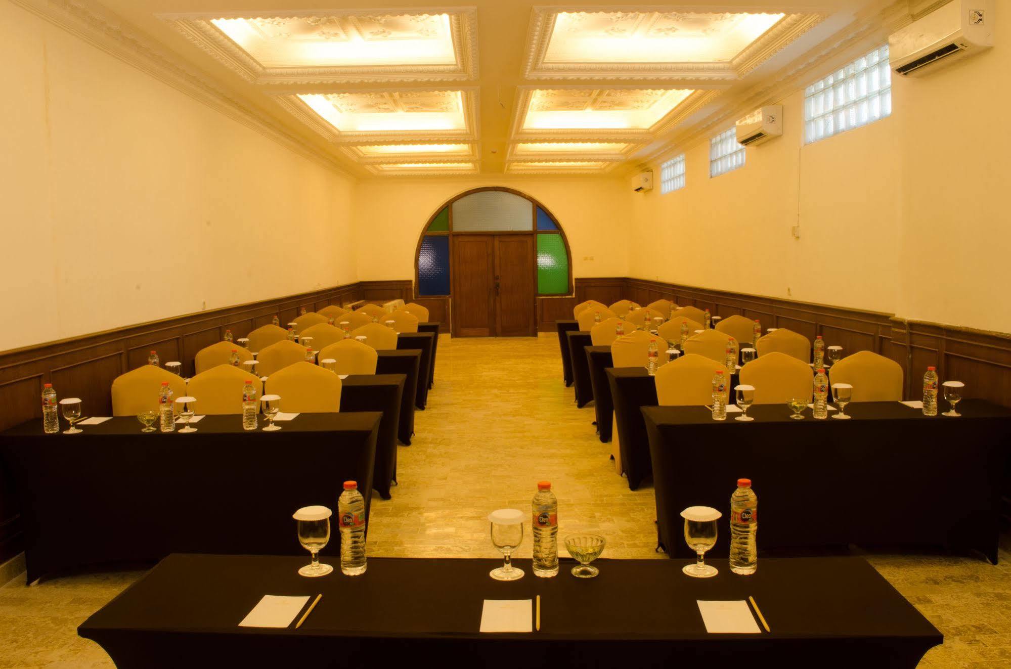 D'Salvatore Boutique Hotel Yogyakarta Maguwo Buitenkant foto